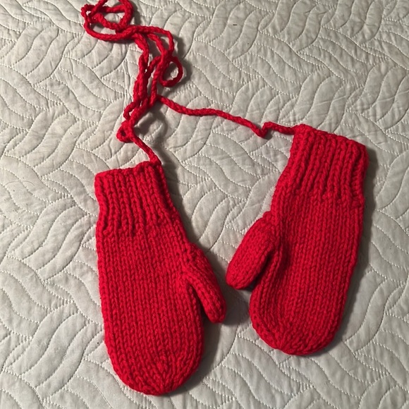 Handmade Knit Mittens with String - Picture 4 of 8